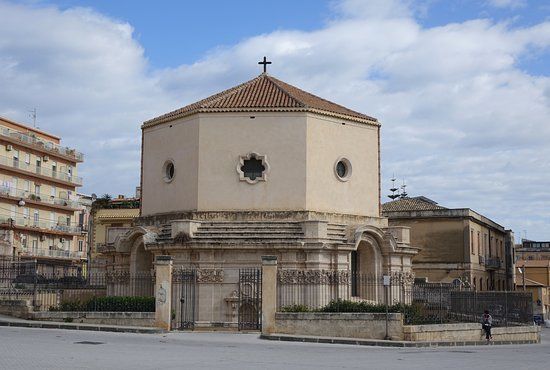 Basilica di Santa Lucia al Sepolcro